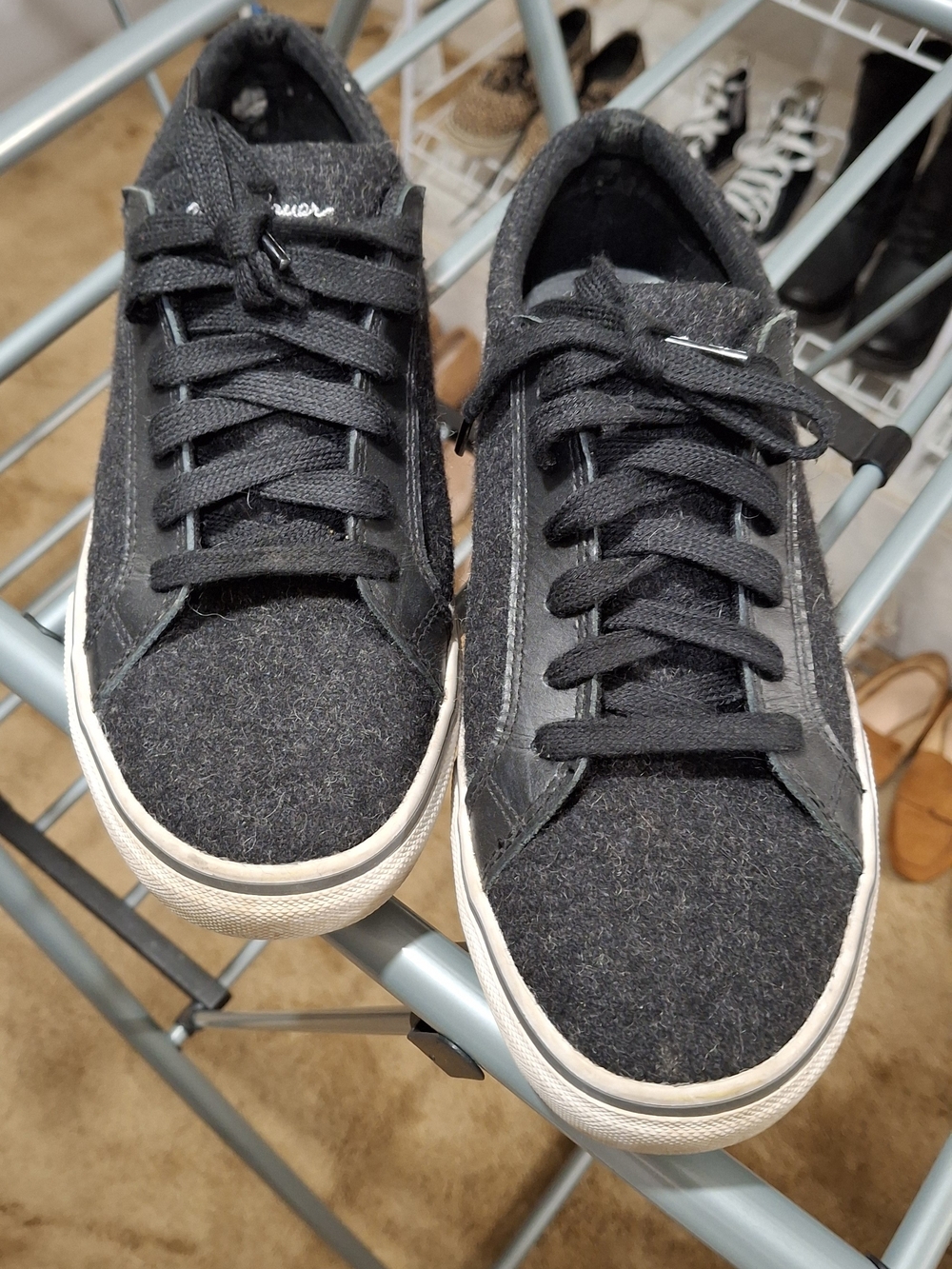 Eddie Bauer Dark Gray Wool Blend Low-Top Sneakers Women’s Size 8.5